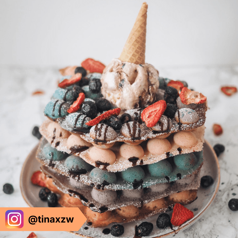 Layered berry egg waffle cake by @tinaxzw